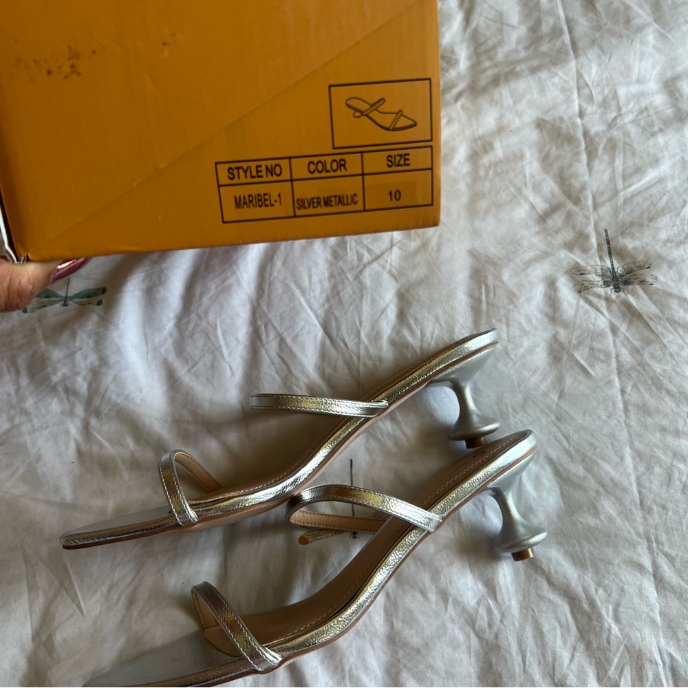 Chase + Chloe Silver Maribel kitten heels - Picture 3 of 8